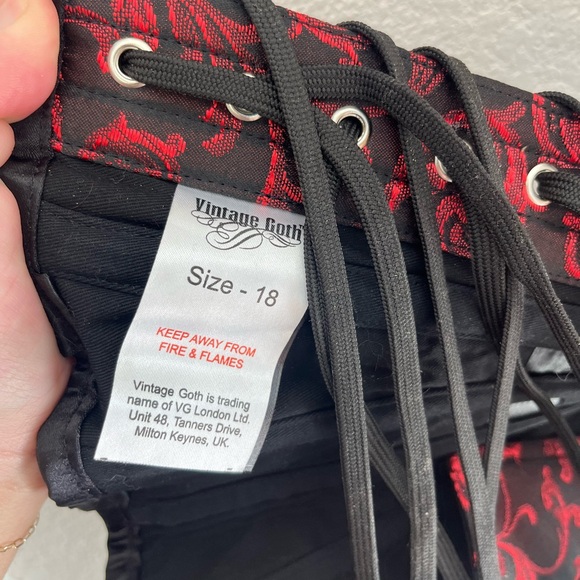 NWT Vintage Goth Elegant Red and Black Corset Lace up Size 18 inch Women’s - Picture 6 of 7